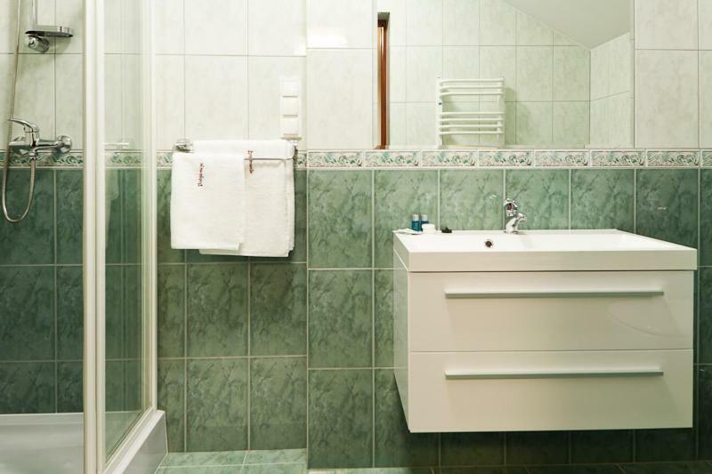 Hotel Podzamcze Dobczyce Luaran gambar